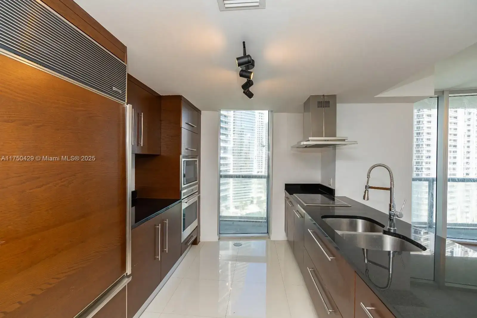 495 Brickell Ave # 2102, Miami FL 33131 photo 5