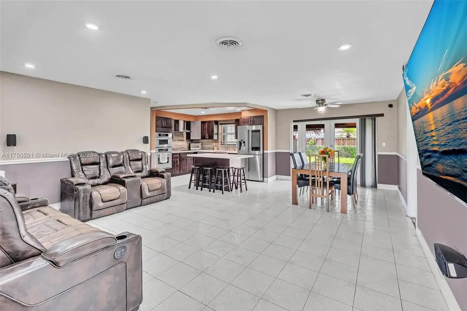 6960 SW 15th St, Pembroke Pines FL 33023 photo 4