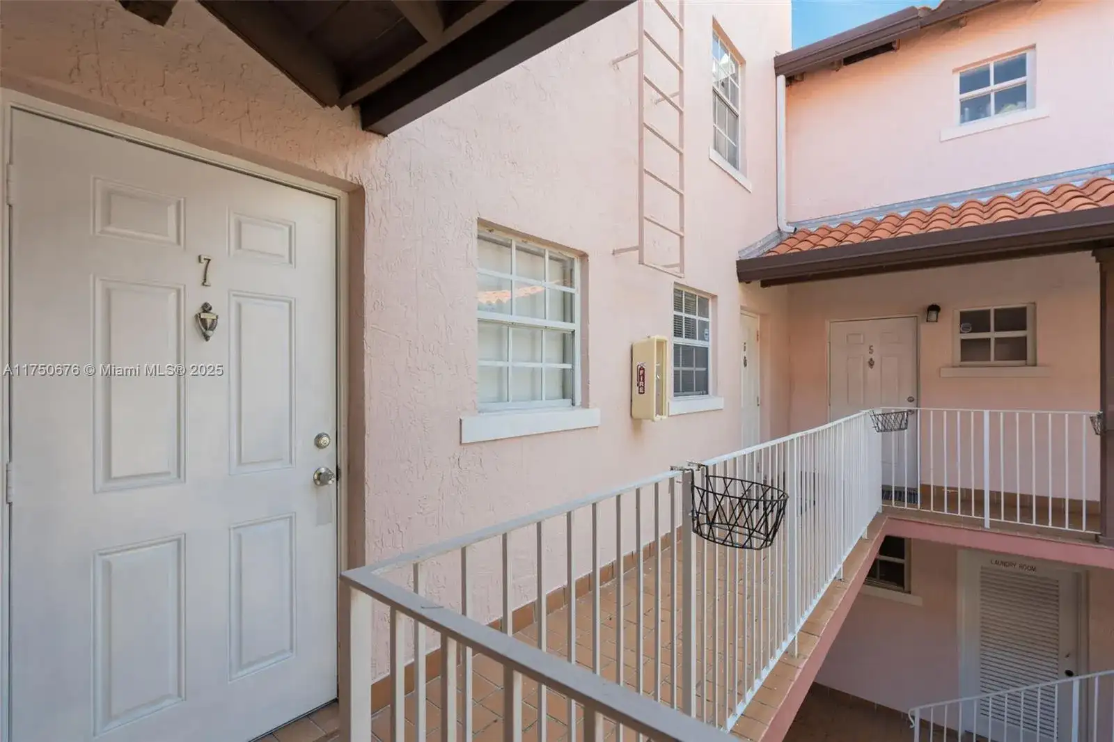 29 Santillane Ave # 7, Coral Gables FL 33134 photo 4