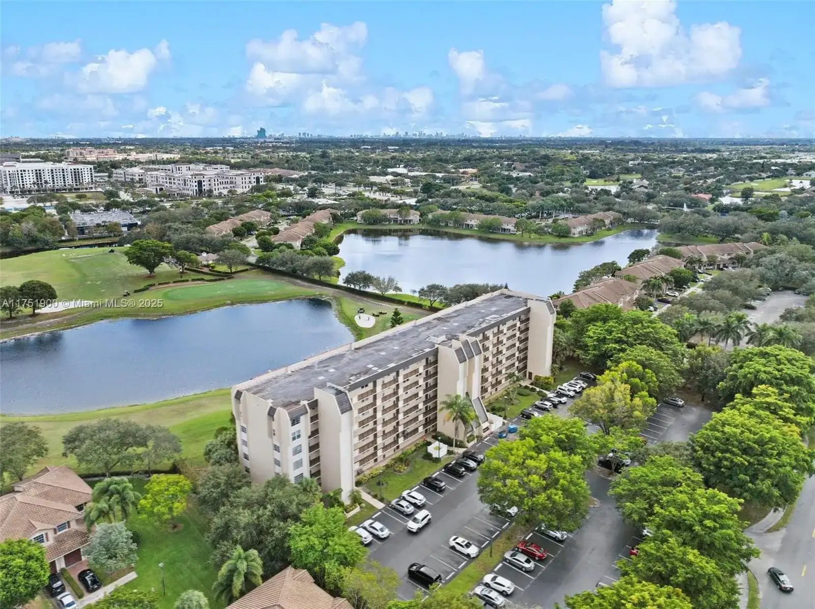 3300 W Rolling Hills Cir # 605, Davie FL 33328 photo 2