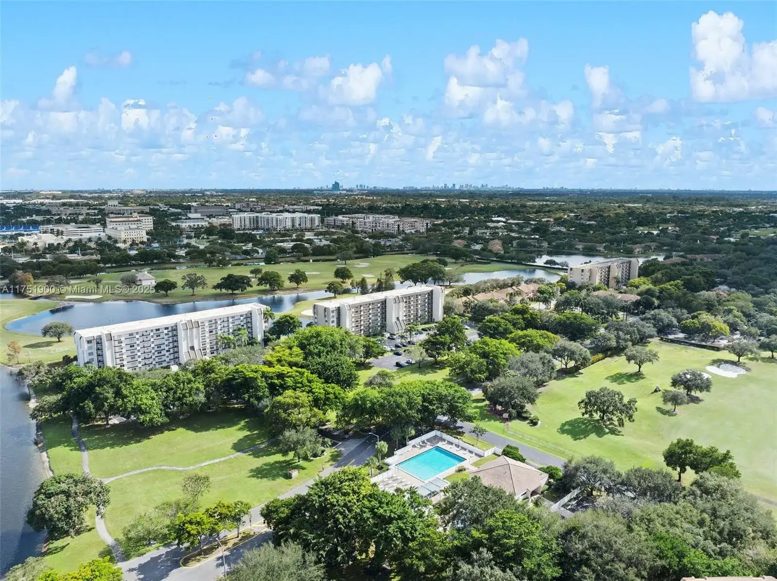 3300 W Rolling Hills Cir # 605, Davie FL 33328 photo 3