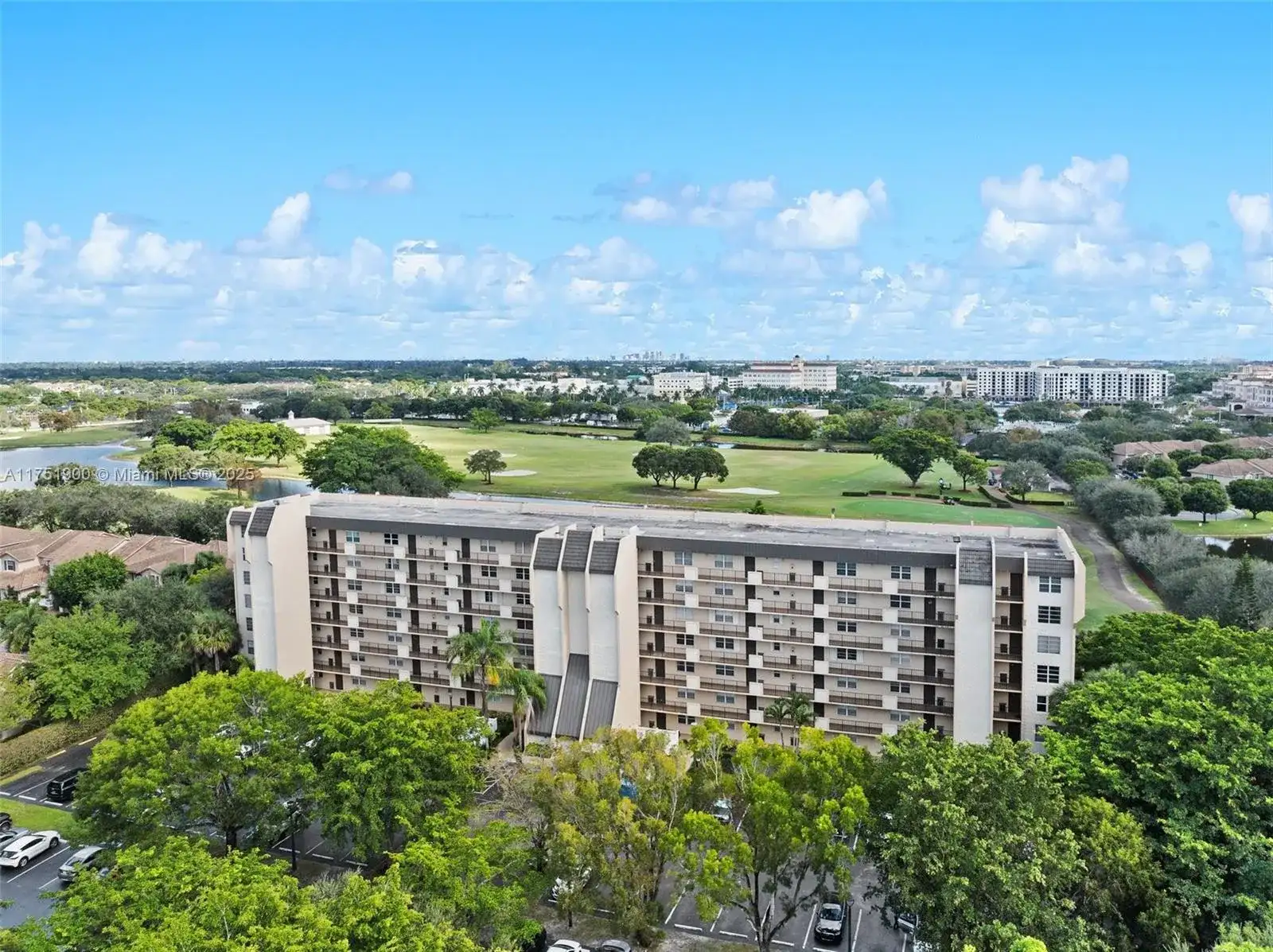 3300 W Rolling Hills Cir # 605, Davie FL 33328 photo 4
