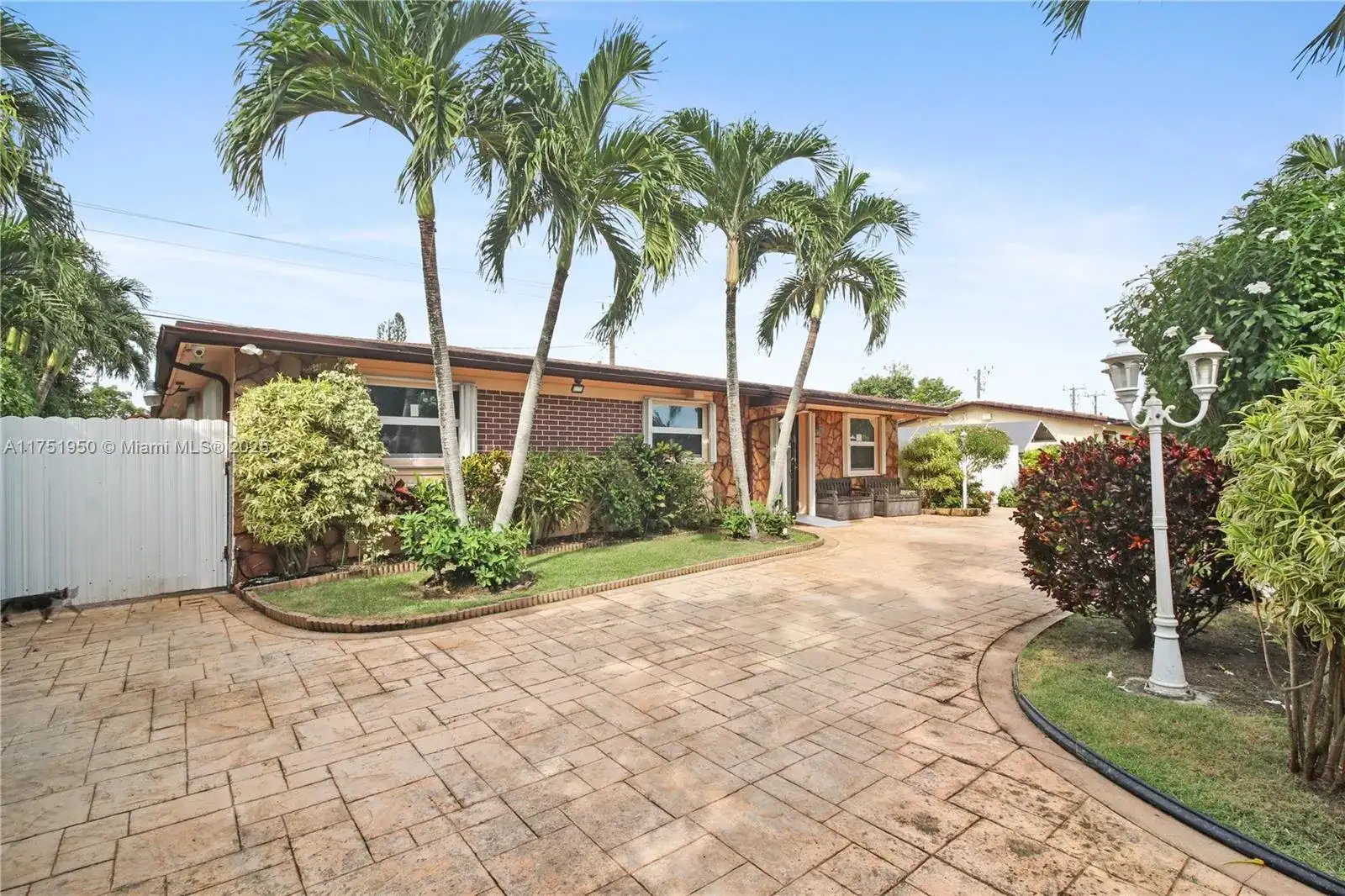 10231 SW 213th St, Cutler Bay FL 33189 photo 2