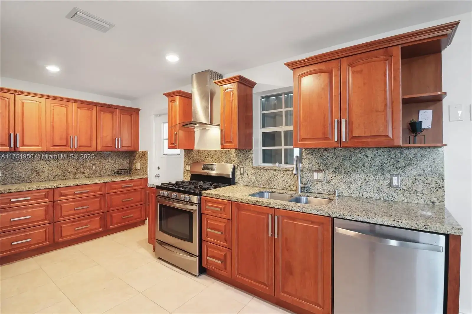 10231 SW 213th St, Cutler Bay FL 33189 photo 5