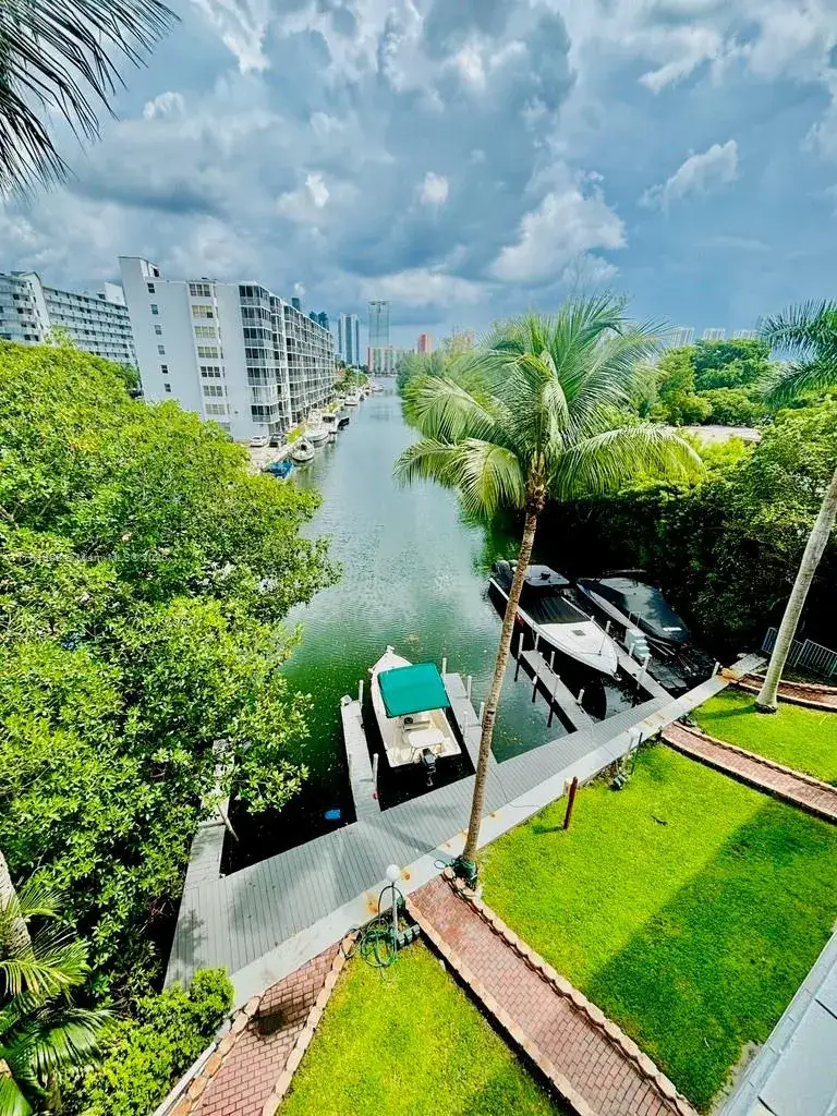 16531 NE 35th Ave # 11, North Miami Beach FL 33160