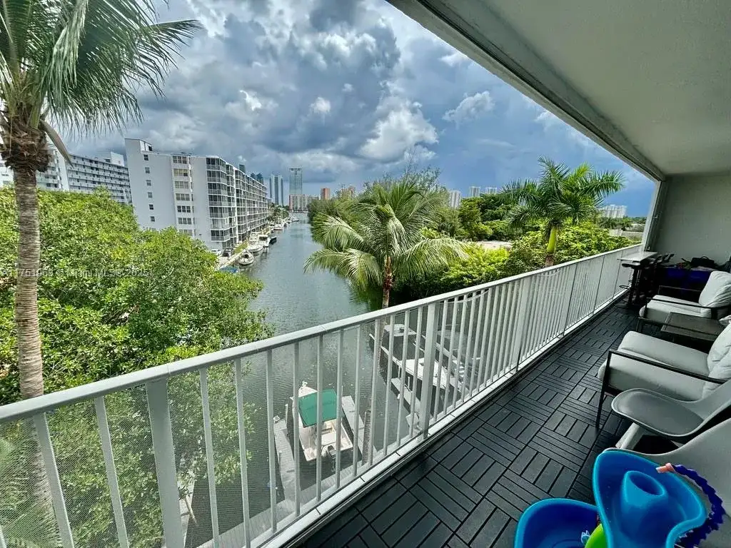 16531 NE 35th Ave # 11, North Miami Beach FL 33160 photo 4
