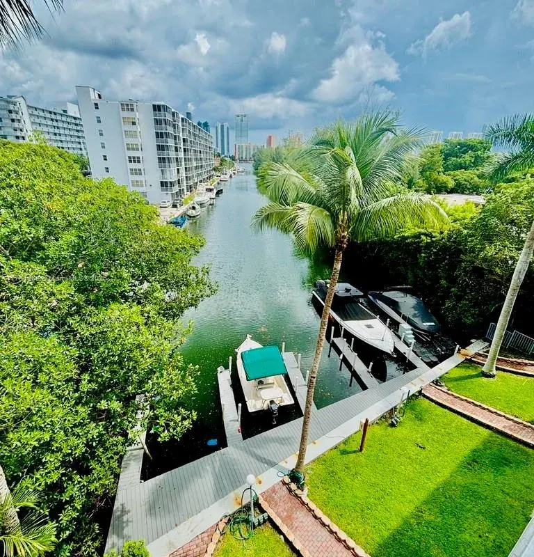 16531 NE 35th Ave # 11, North Miami Beach FL 33160
