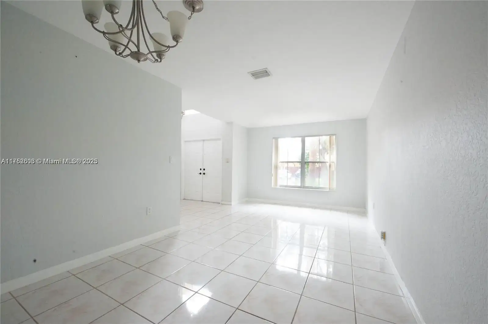 13973 N Forest Oak Cir, Davie FL 33325 photo 3
