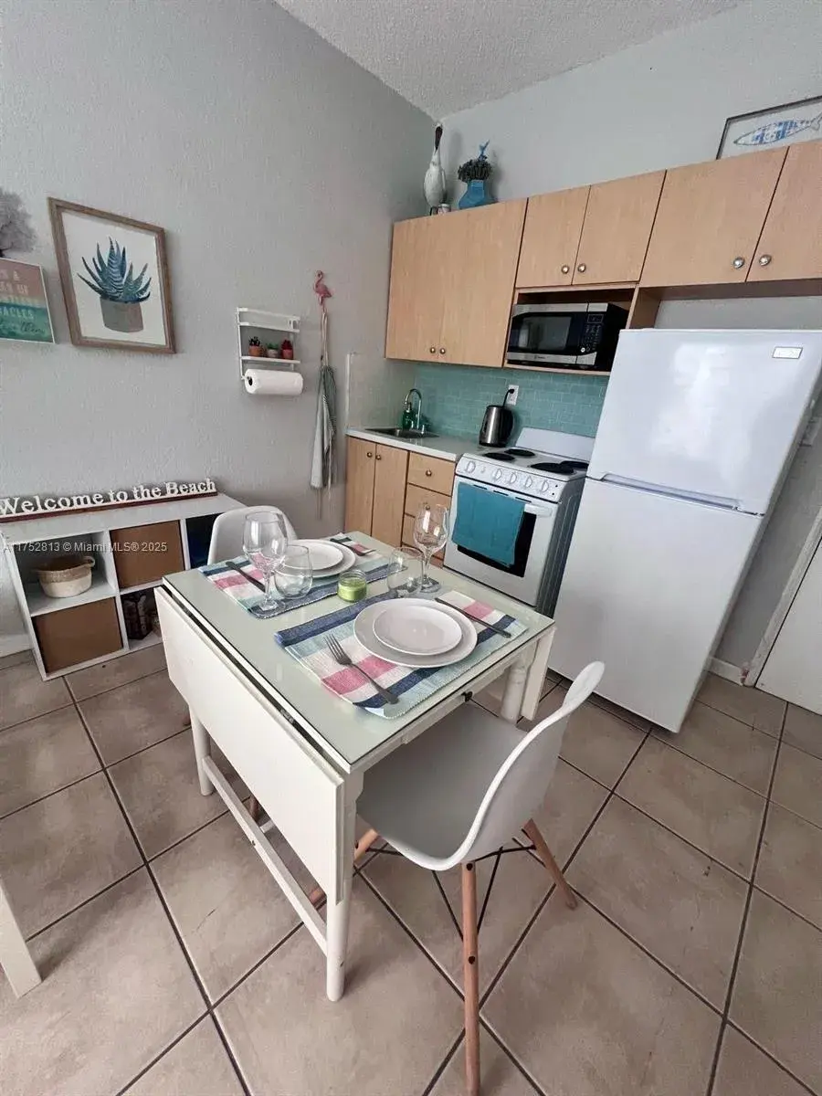 3700 Collins Ave # 202, Miami Beach FL 33140