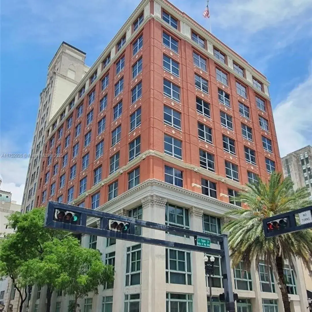 2 bedroom 2 bath Residential for sale at 111 E Flagler St # 401, Miami FL 33131