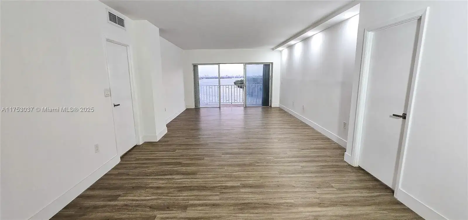 500 Bayview Dr # 1120, Sunny Isles Beach FL 33160 photo 2
