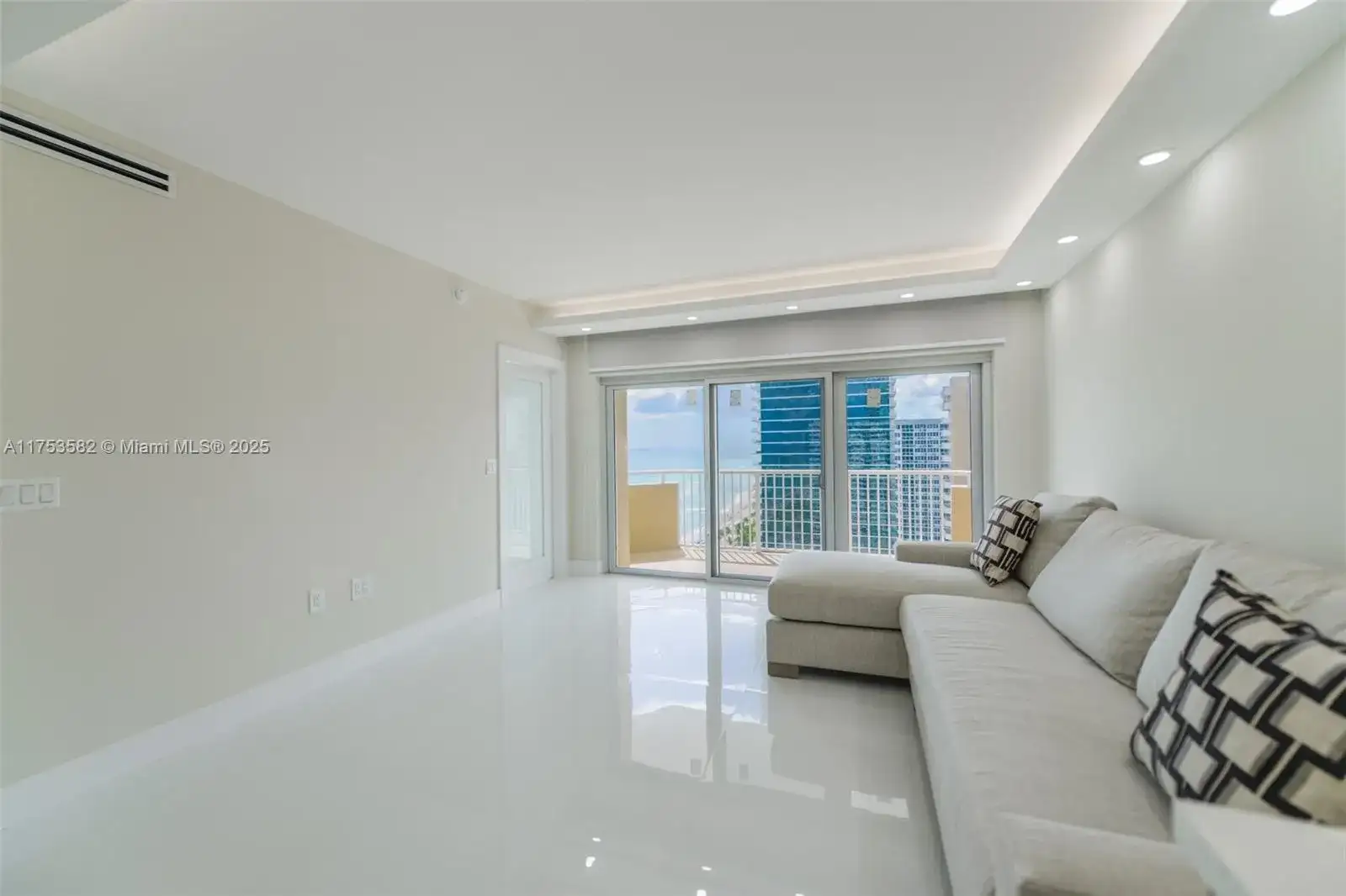 1950 S Ocean Dr # 20L, Hallandale Beach FL 33009 photo 4