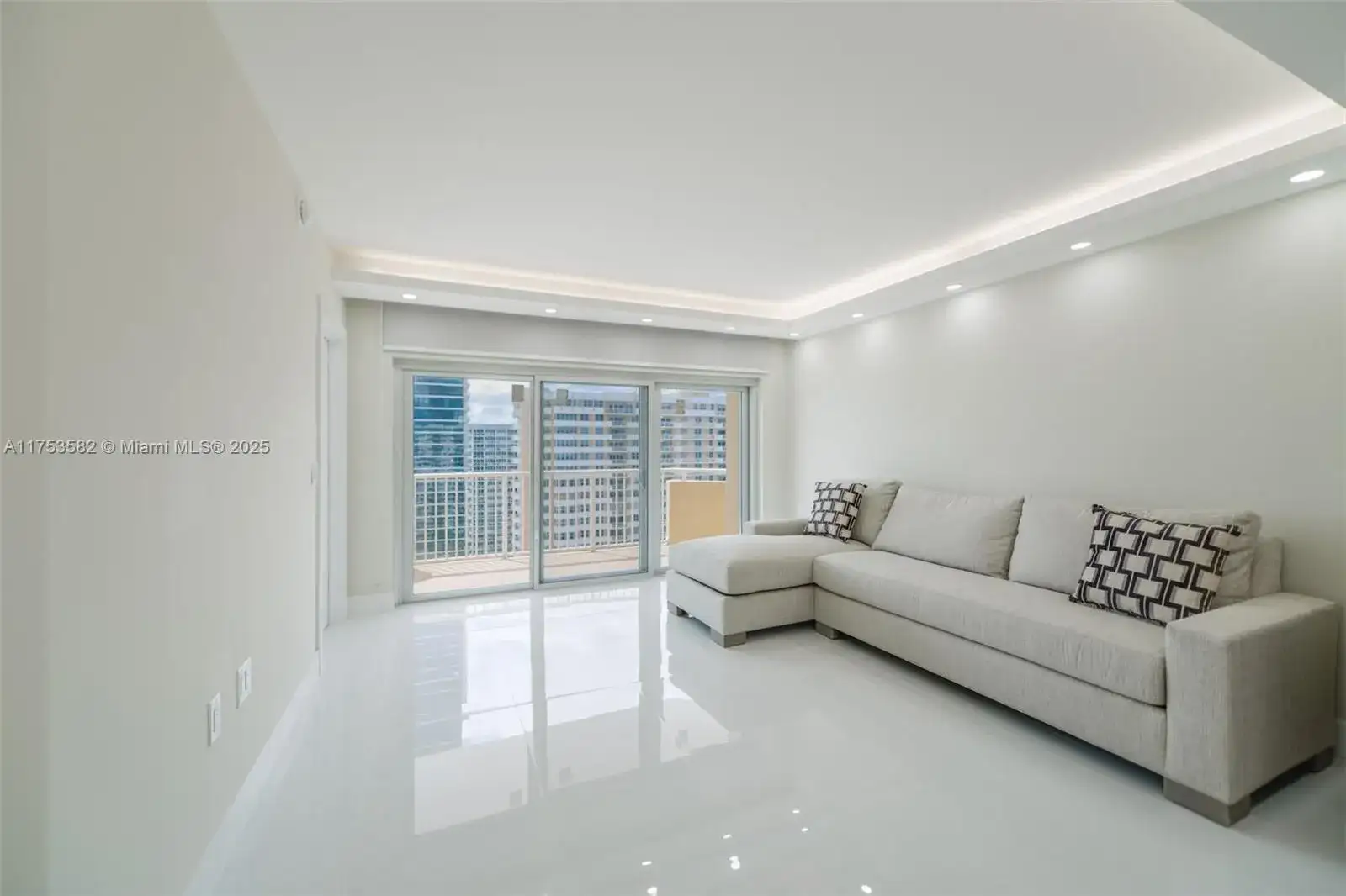 1950 S Ocean Dr # 20L, Hallandale Beach FL 33009 photo 5