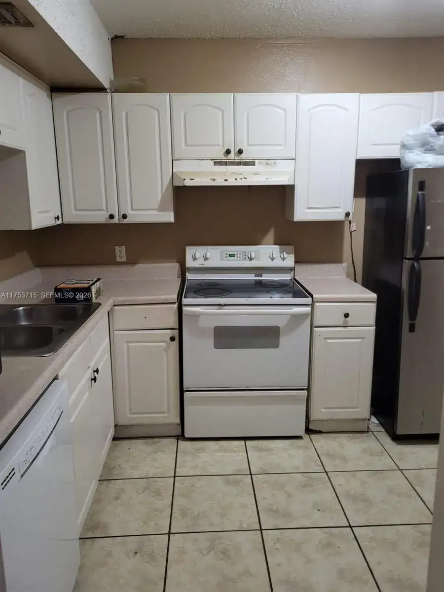 3710 NW 21st St # 302, Lauderdale Lakes FL 33311 photo 2