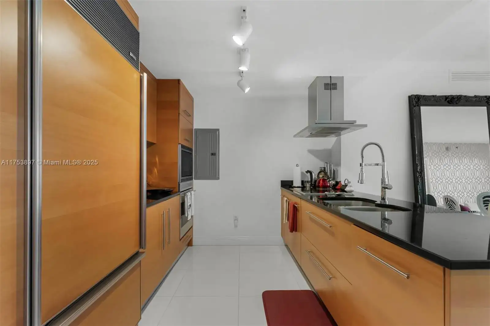 495 Brickell Ave # 805, Miami FL 33131 photo 2