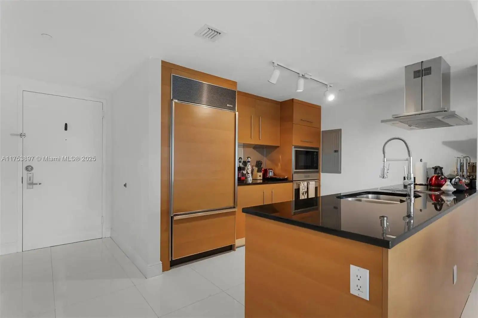 495 Brickell Ave # 805, Miami FL 33131 photo 3