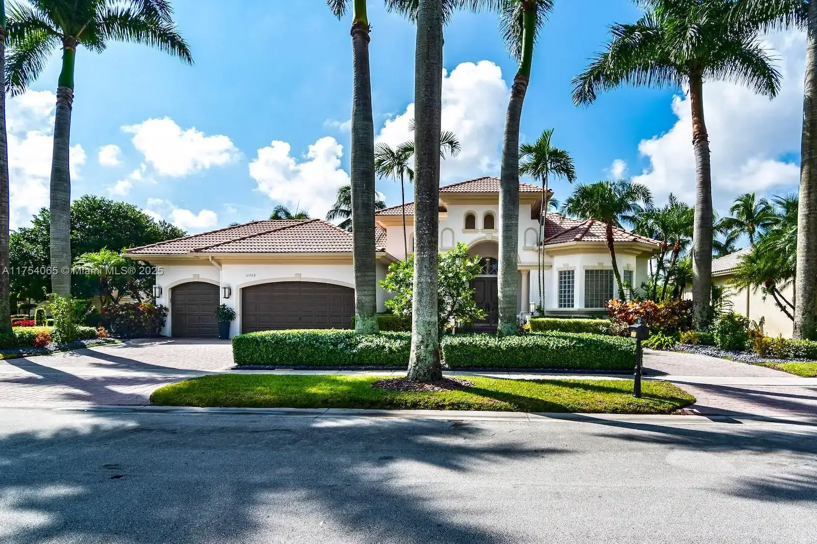 10968 Canary Island Ct, Plantation FL 33324 photo 2