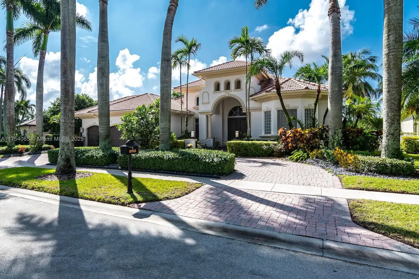 10968 Canary Island Ct, Plantation FL 33324 photo 3