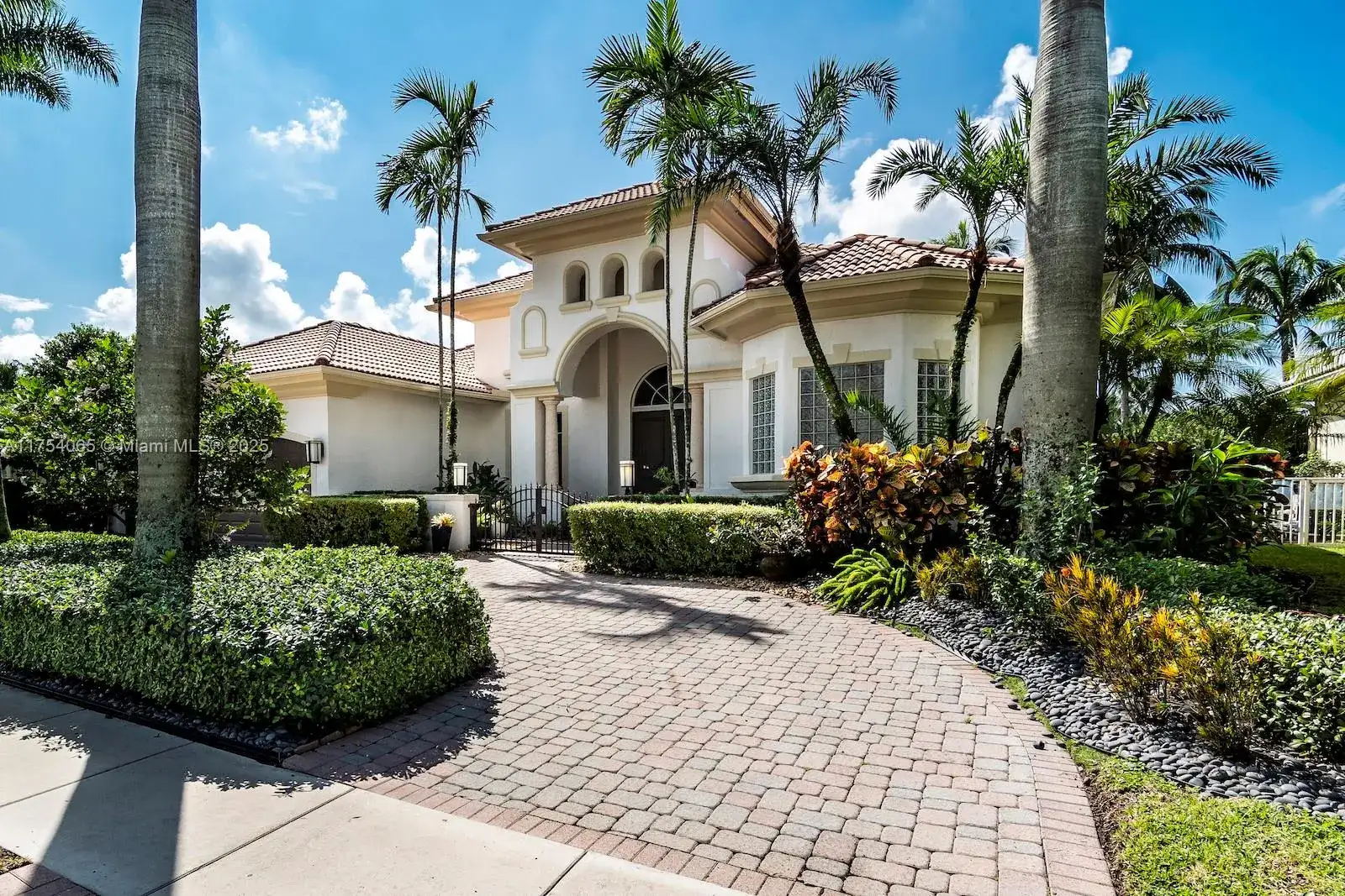 10968 Canary Island Ct, Plantation FL 33324 photo 4