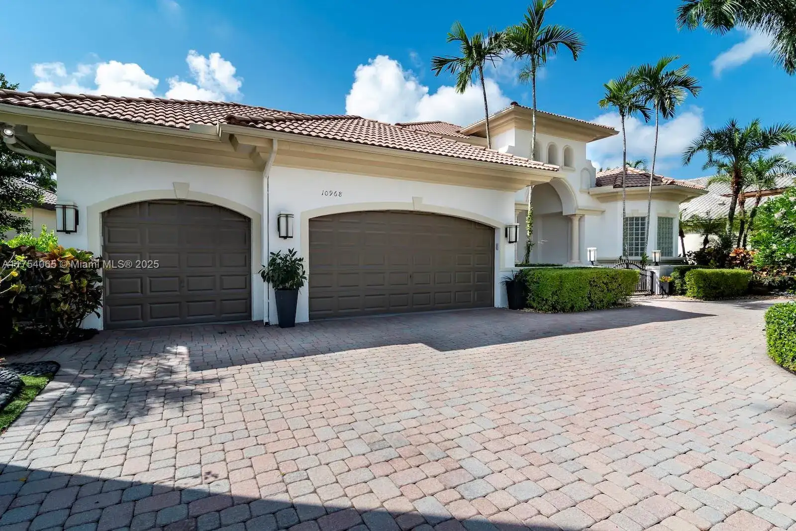 10968 Canary Island Ct, Plantation FL 33324 photo 5