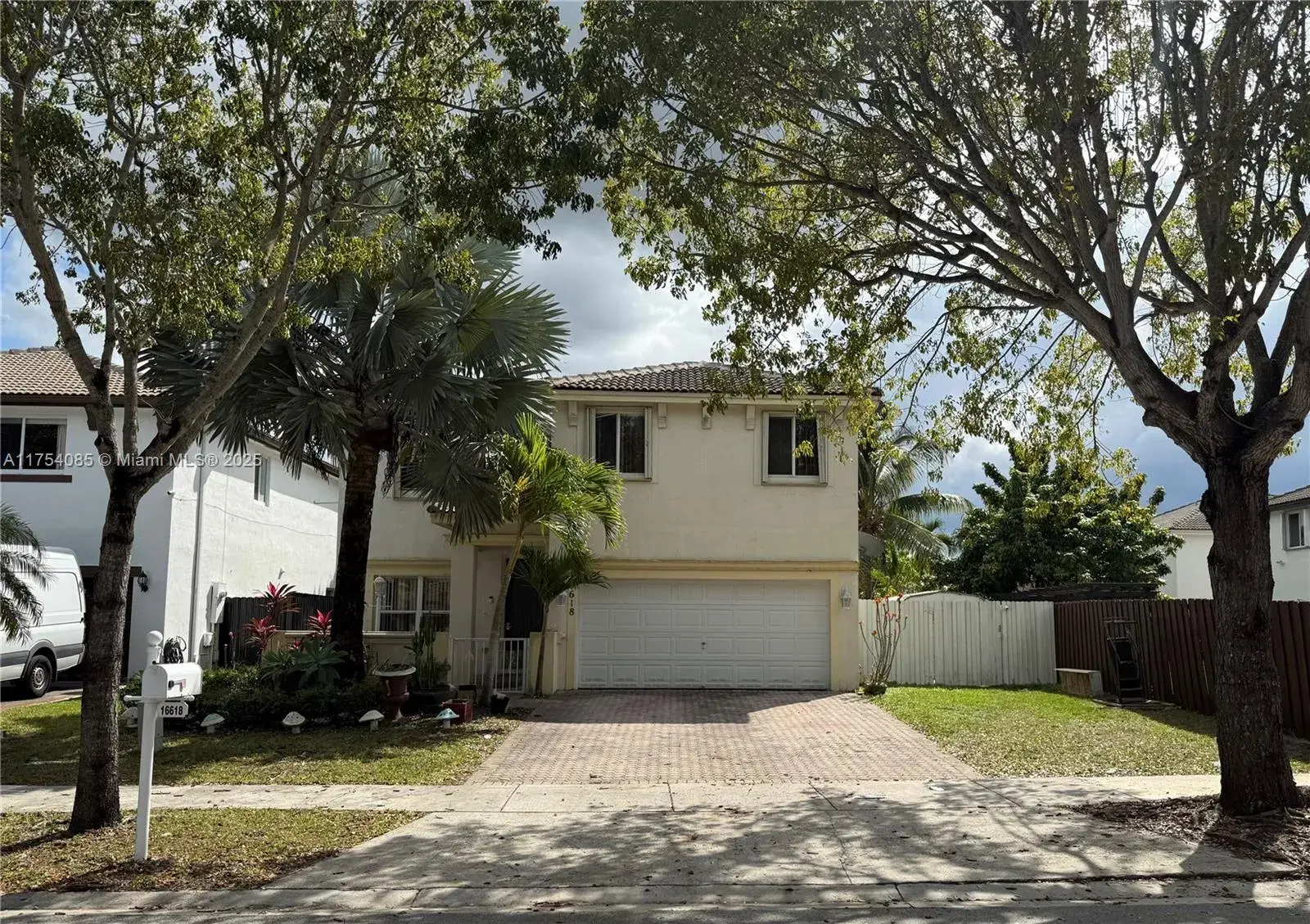 16618 SW 68th Ter, Miami FL 33193