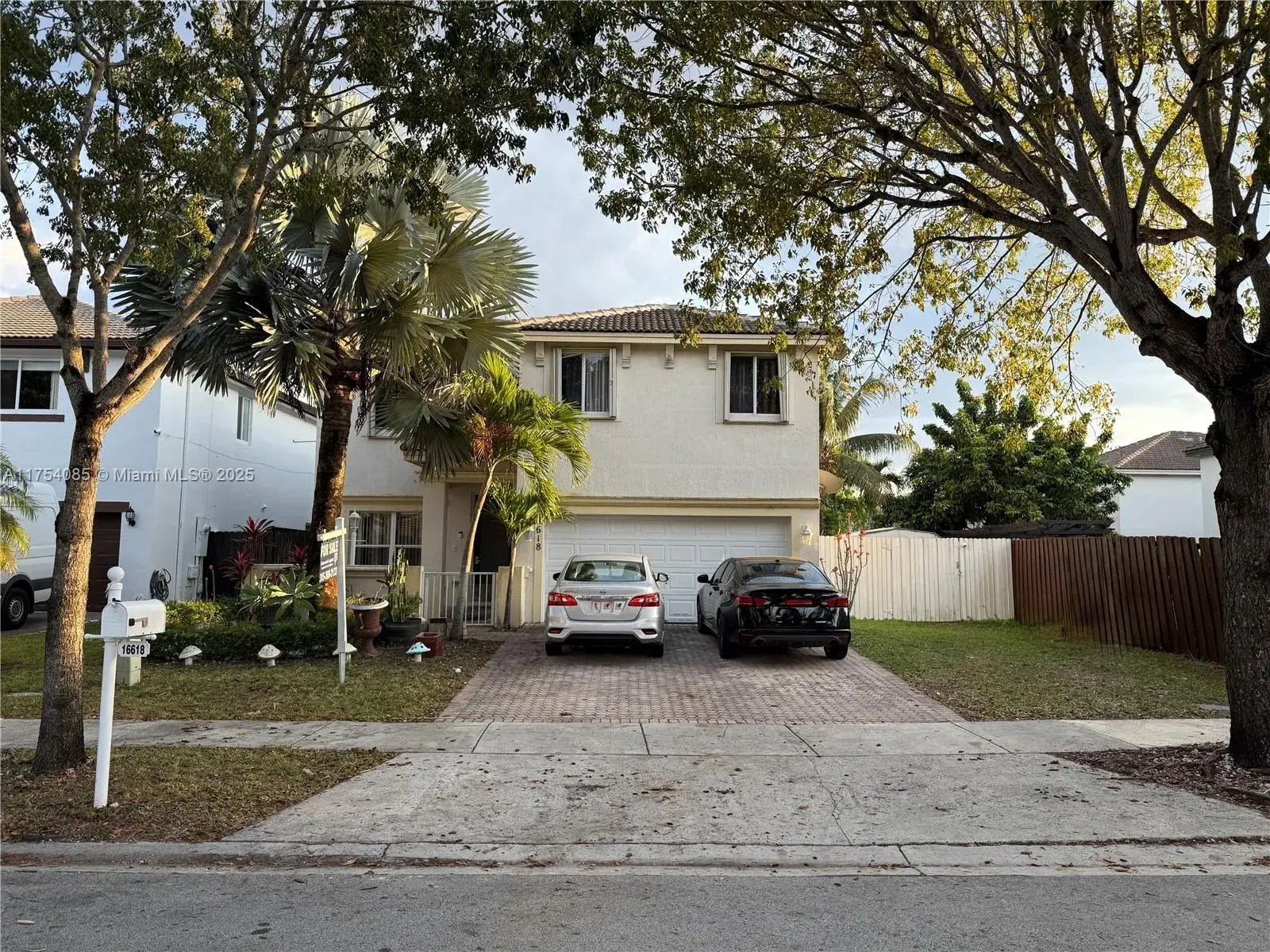 16618 SW 68th Ter, Miami FL 33193