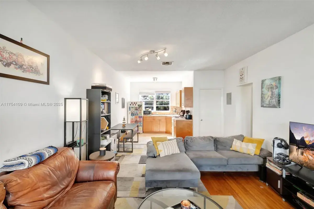 6881 Bay Dr # 3, Miami Beach FL 33141