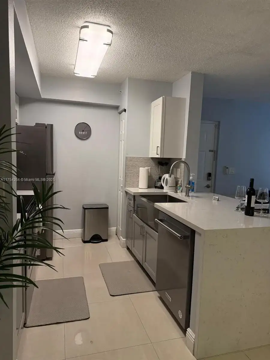 11165 SW 6th St # 105, Pembroke Pines FL 33025 photo 5