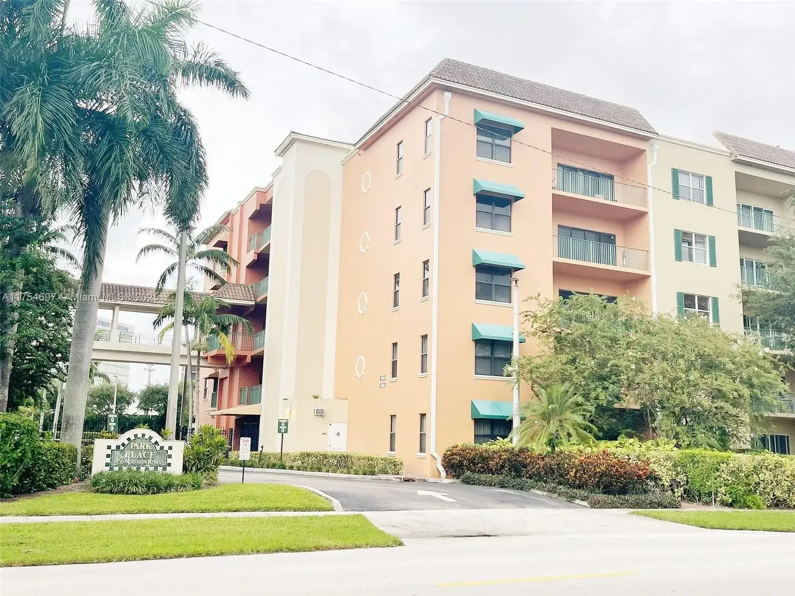 1610 Presidential Way # 205, West Palm Beach FL 33401 photo 2