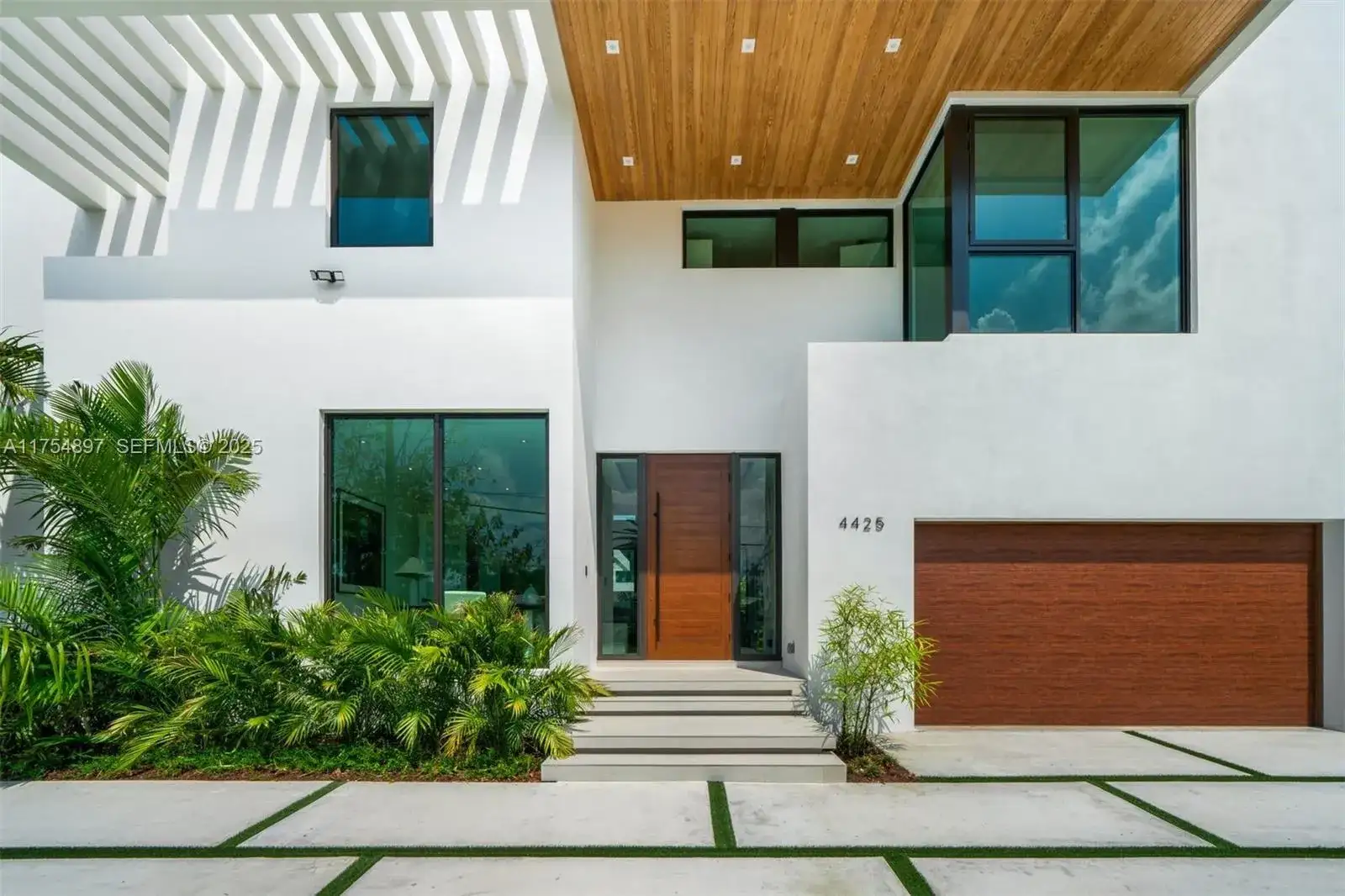 4425 Adams Ave, Miami Beach FL 33140 photo 2