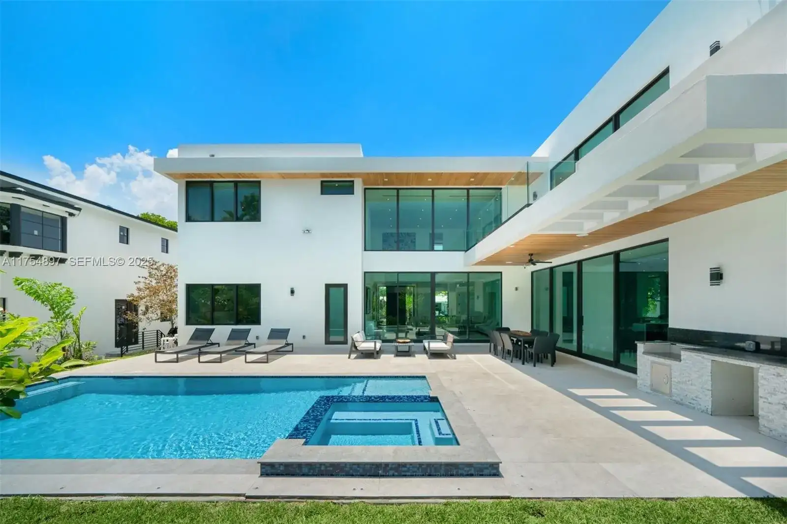4425 Adams Ave, Miami Beach FL 33140 photo 3