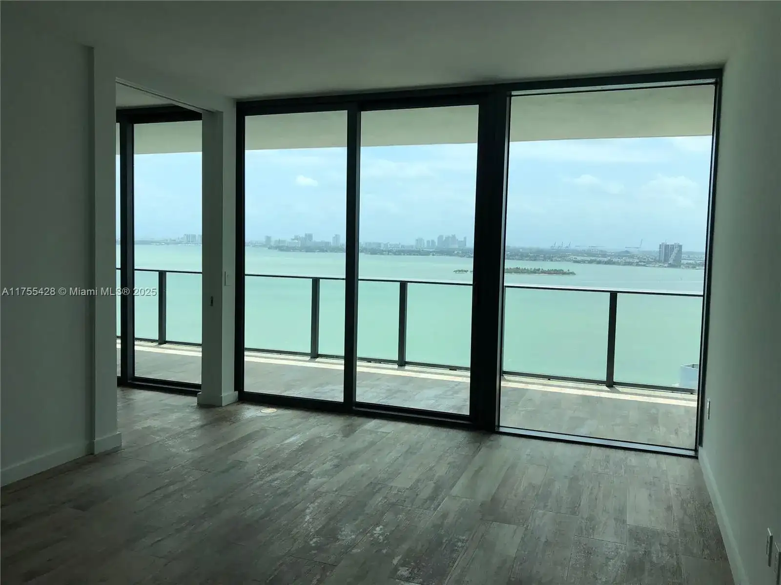 650 NE 32nd St # 2006, Miami FL 33137 photo 2