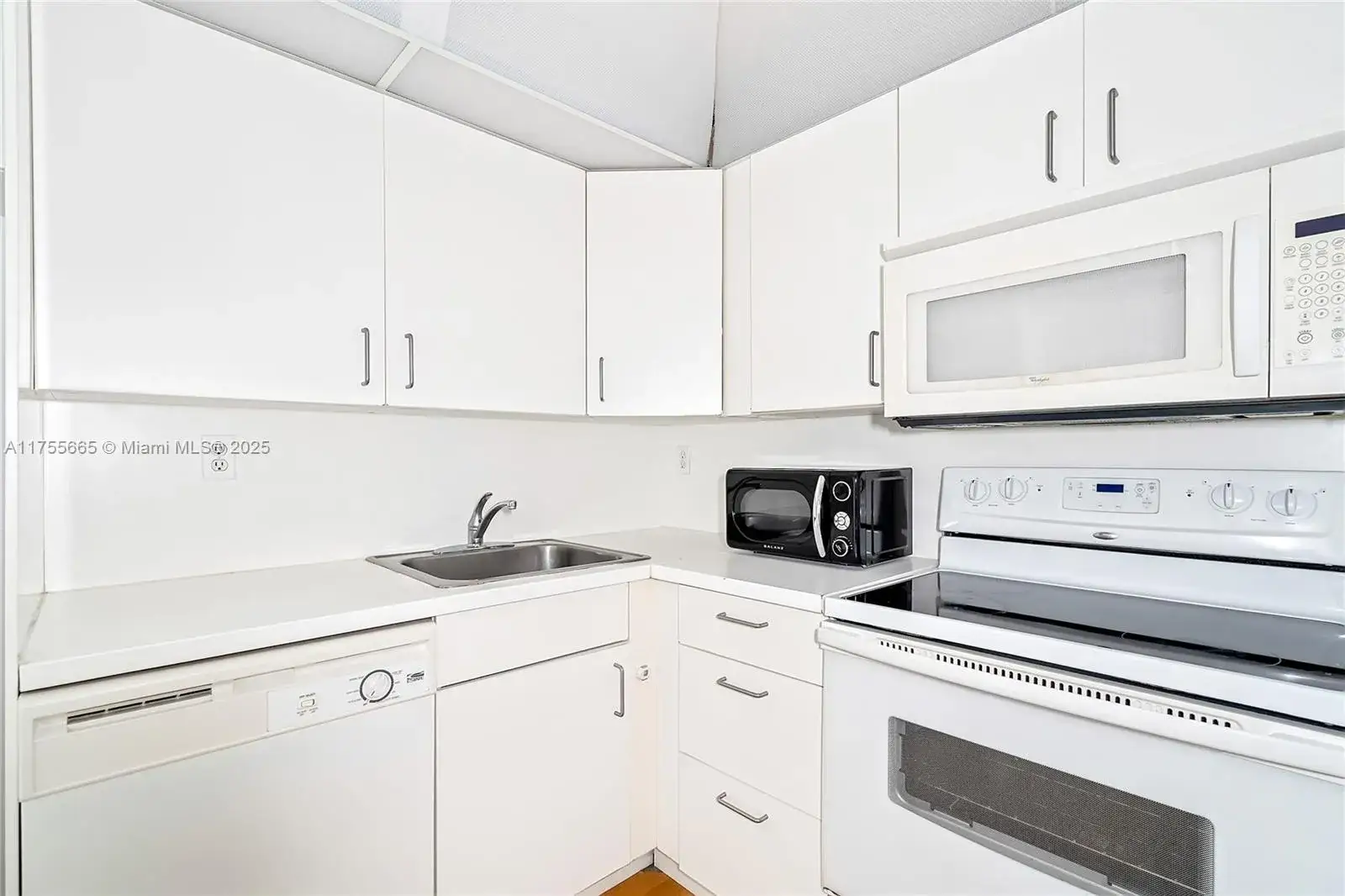 17570 Atlantic Blvd # 215, Sunny Isles Beach FL 33160