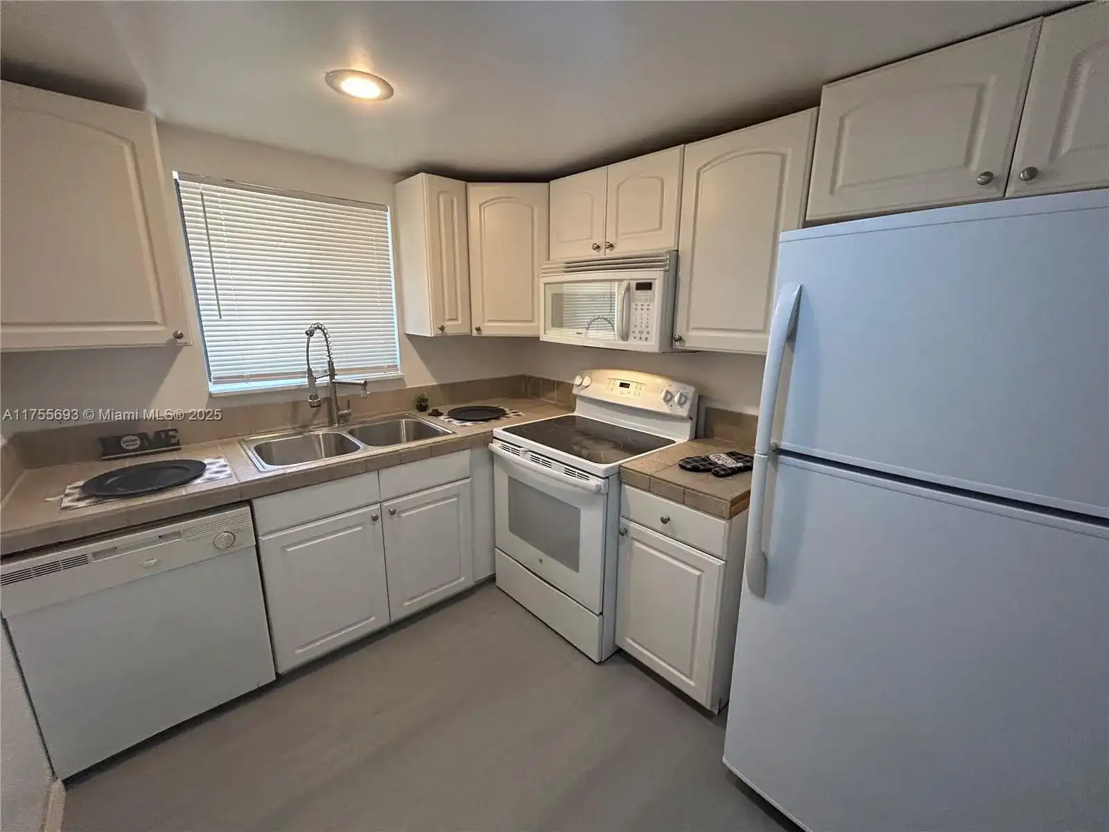 1265 S Flagler Ave, Pompano Beach FL 33060