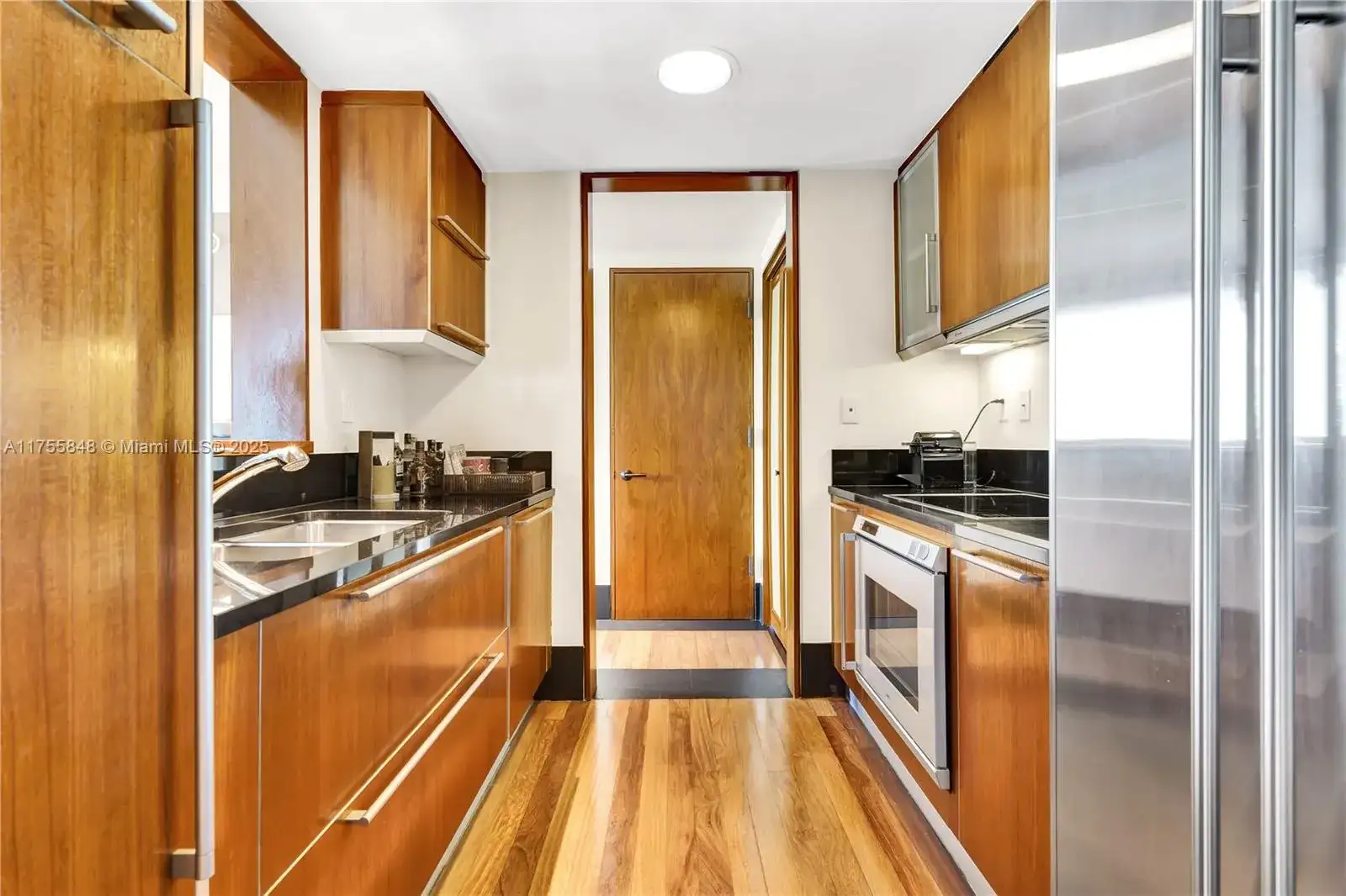 101 20, Miami Beach FL 33139 photo 4