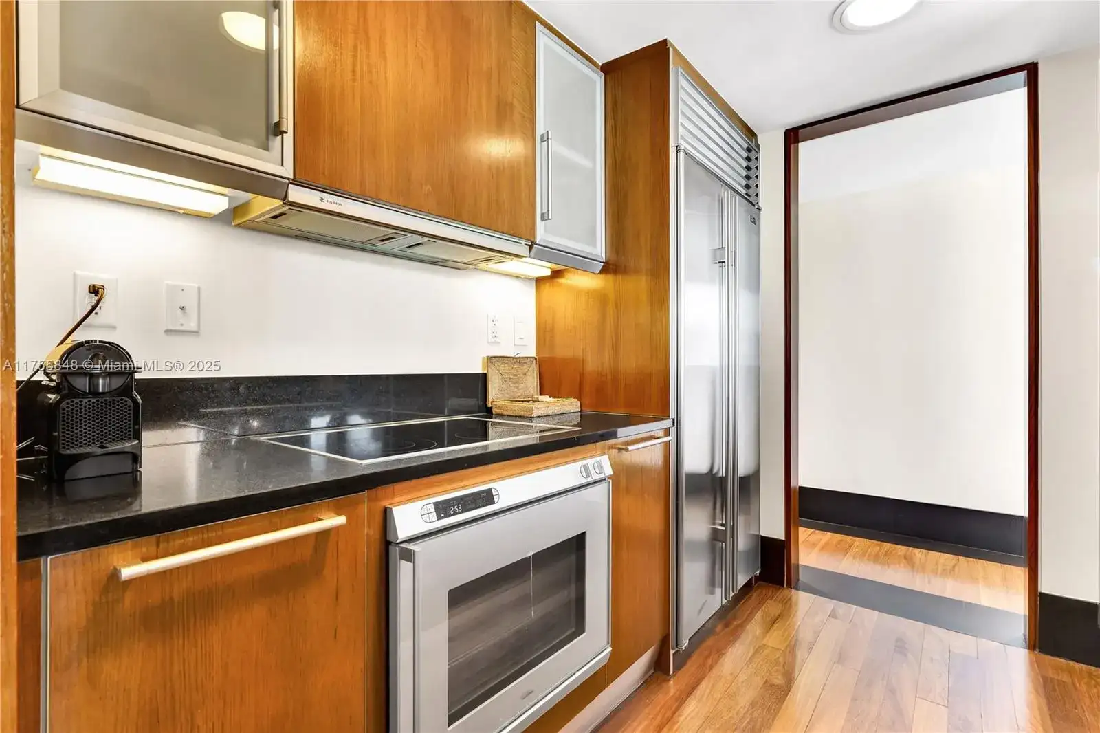 101 20, Miami Beach FL 33139 photo 5