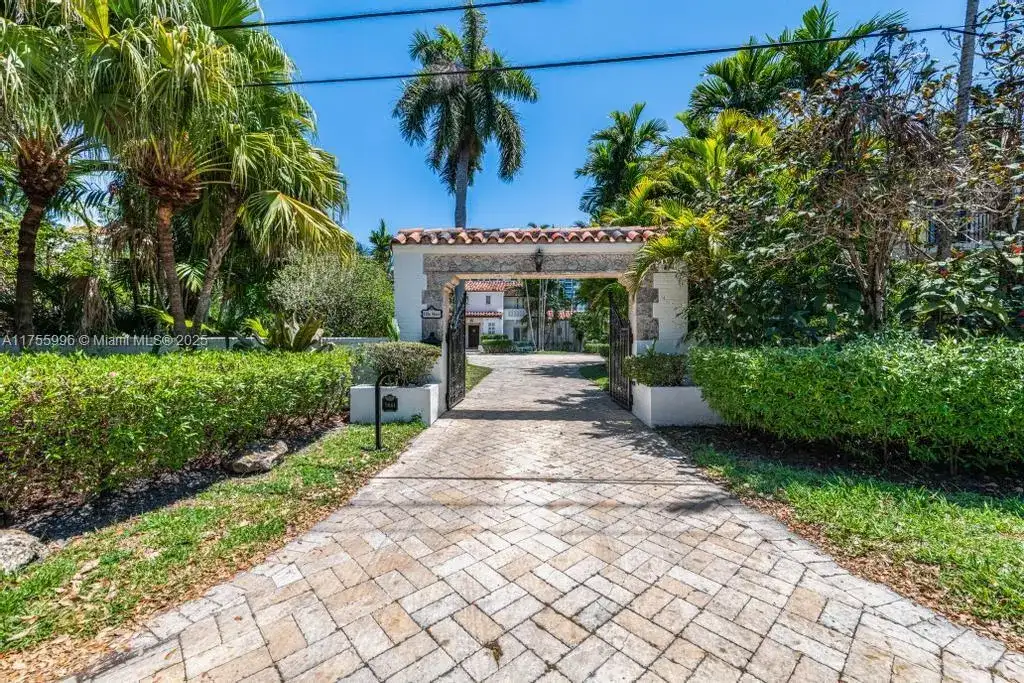 5661 Pine Tree Dr, Miami Beach FL 33140 photo 3