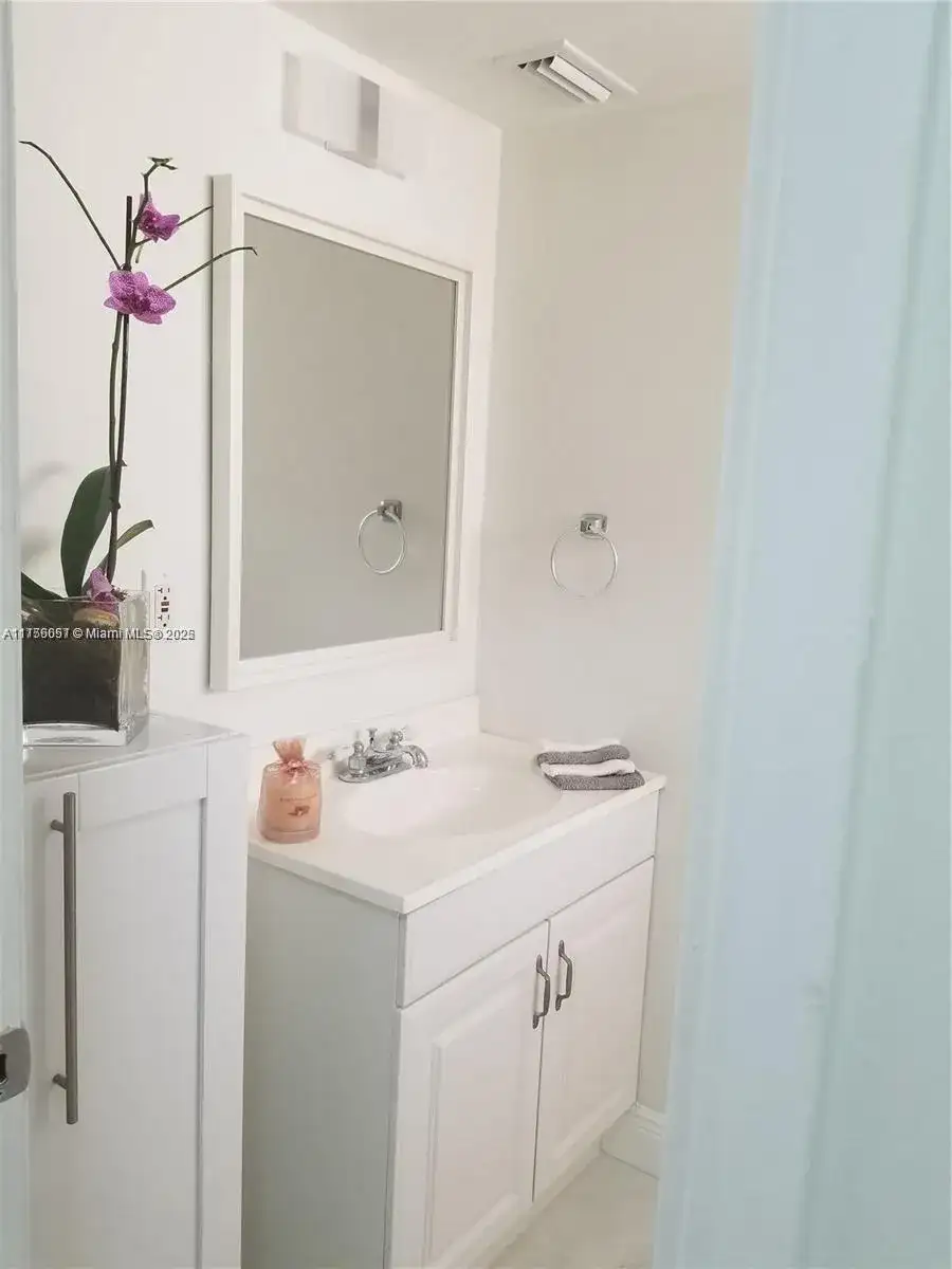 1670 NE 191st St # 3, Miami FL 33179 photo 5