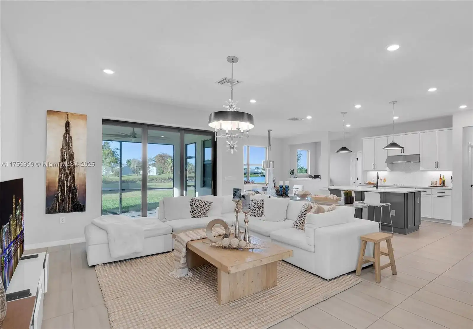 7681 NW 84th Ln, Tamarac FL 33321 photo 2