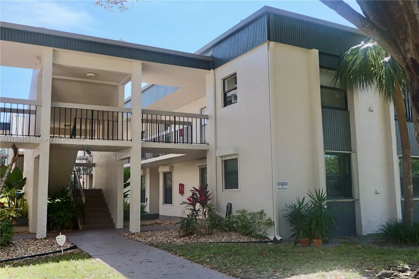 225 SE 10th St # 3D, Deerfield Beach FL 33441 photo 3