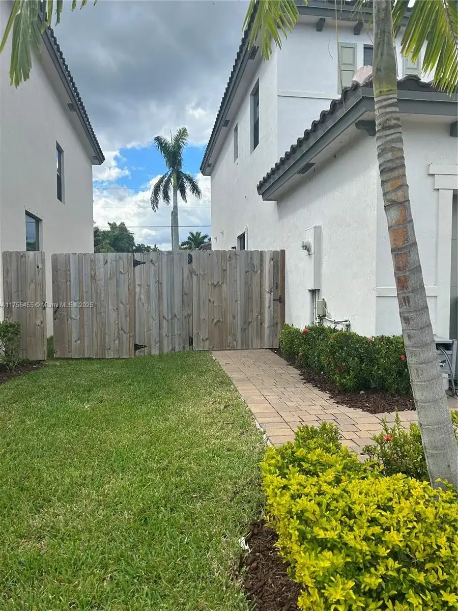24030 SW 119th Pl, Homestead FL 33032 photo 2