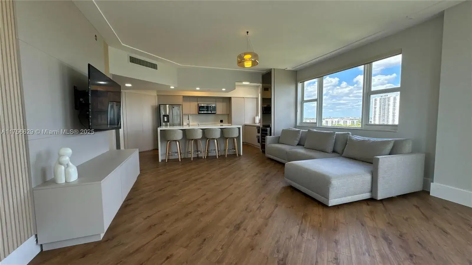 20000 E Country Club Dr # 1016, Aventura FL 33180 photo 3