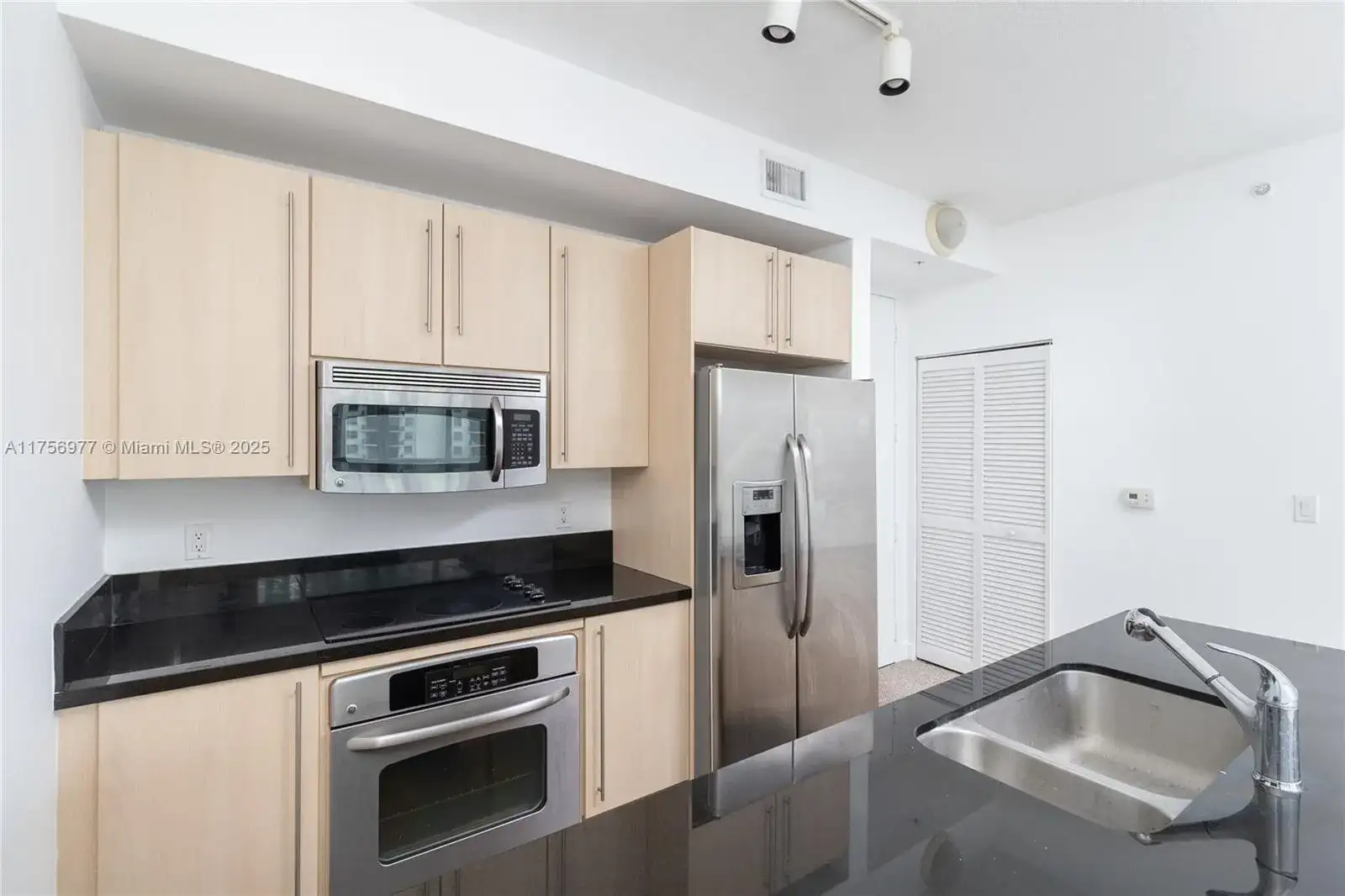 1111 SW 1st Ave, Miami FL 33130 photo 4