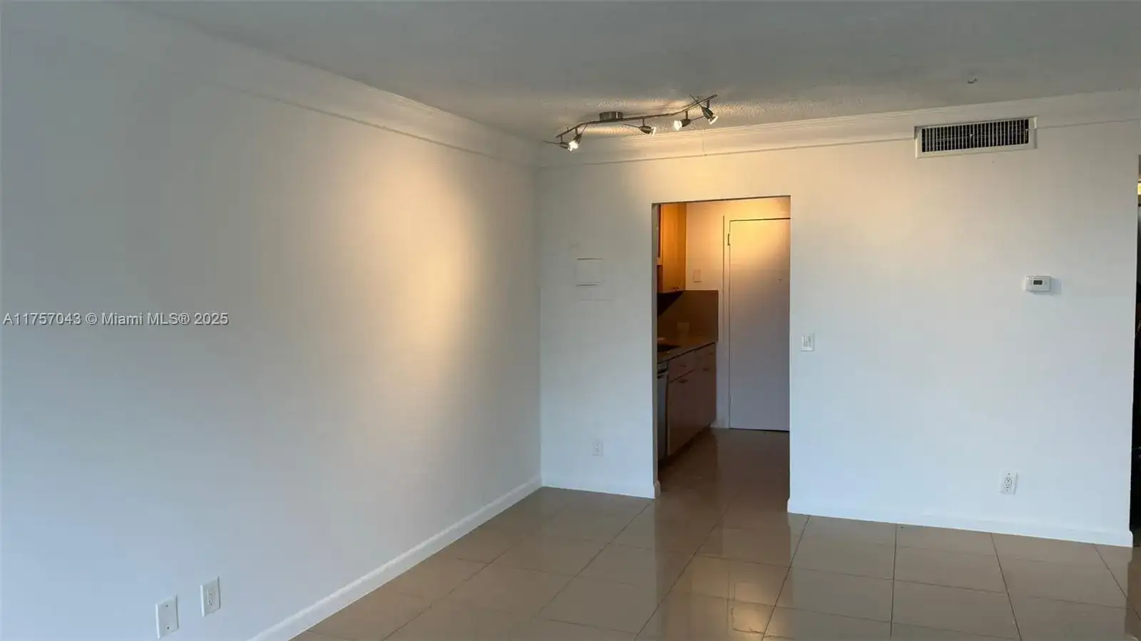 2020 NE 135th St # 303, North Miami FL 33181 photo 3
