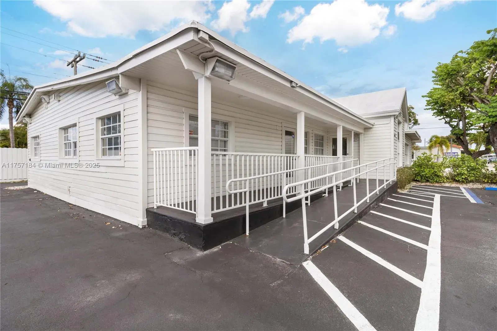 6303 SW 40th St, Miami FL 33155
