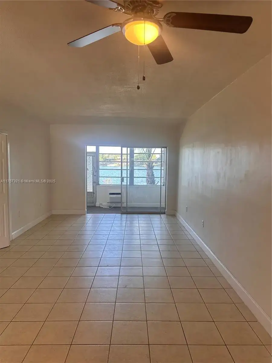 19001 NE 2nd Ave # 1404, Miami FL 33179 photo 2