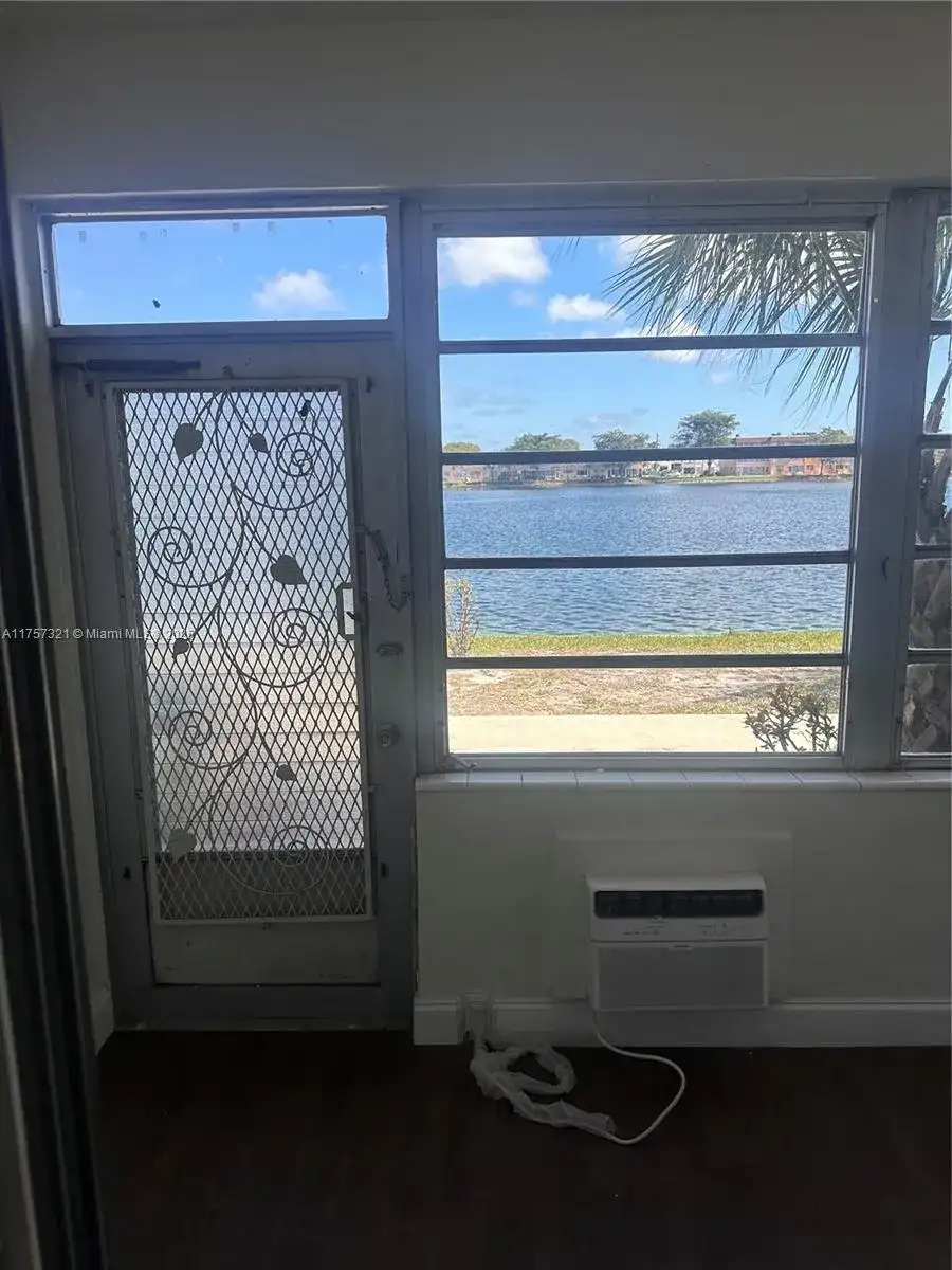 19001 NE 2nd Ave # 1404, Miami FL 33179 photo 3