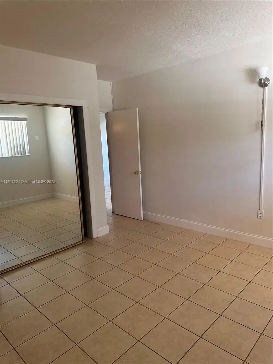 19001 NE 2nd Ave # 1404, Miami FL 33179 photo 5