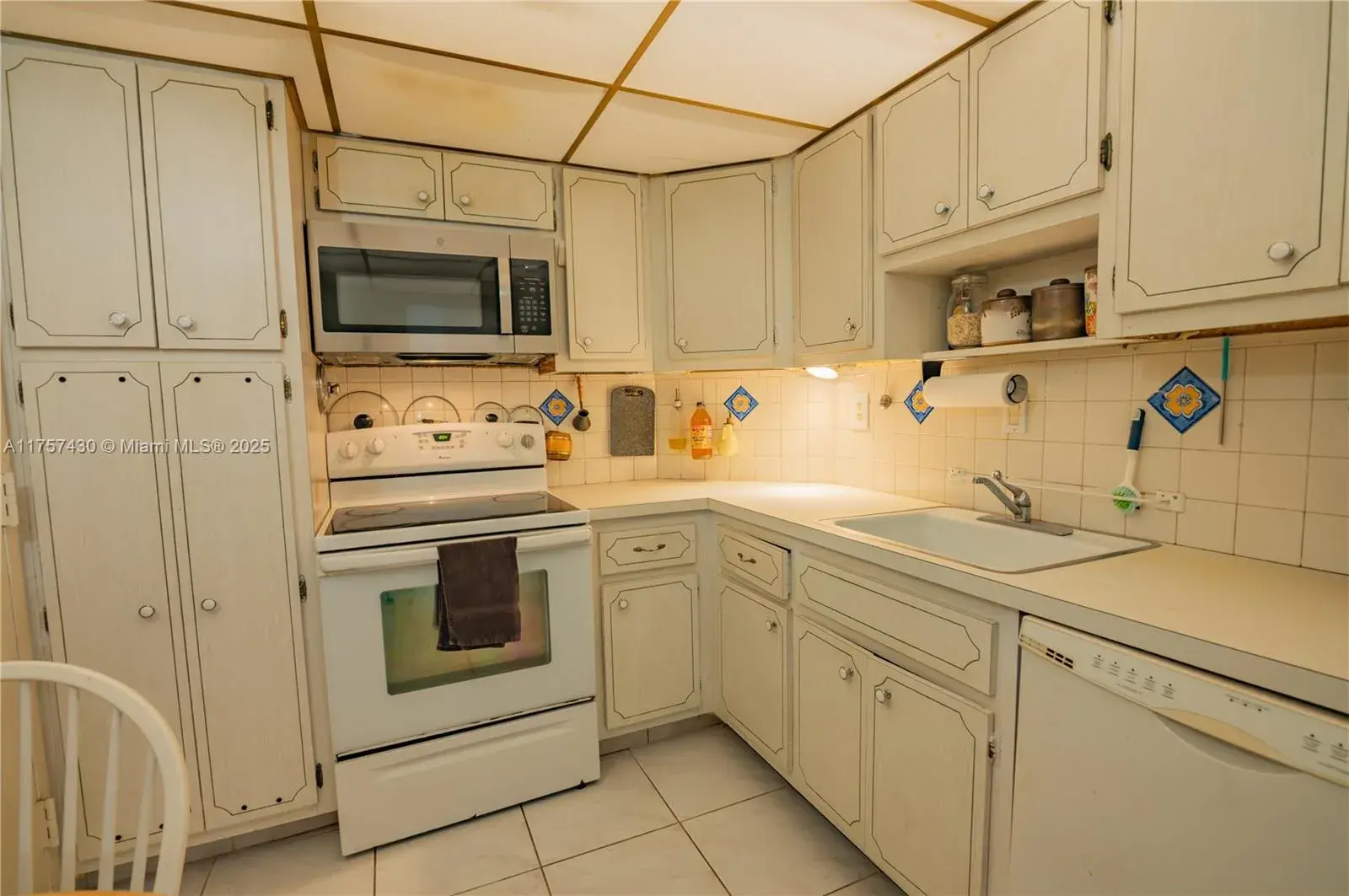 300 Bayview Dr # 211, Sunny Isles Beach FL 33160