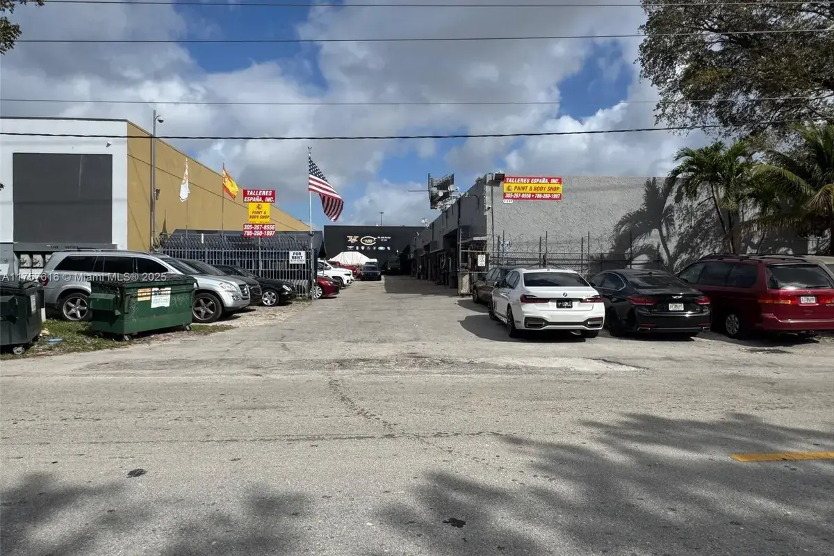 7357 NW 7th St, Miami FL 33126